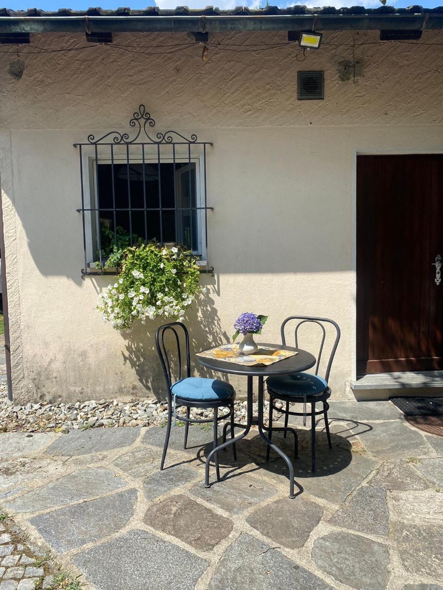 Mini Haus Mit Pergola -nl-00000196 * Tenero-Contra